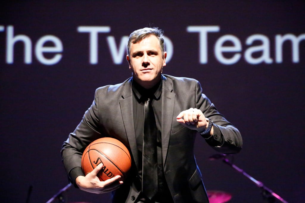 Now, if you see the title of the presentation “The Psychology Of Presenting To The Brain” and a guy walks in carrying a basketball, how curious are you going to be? 